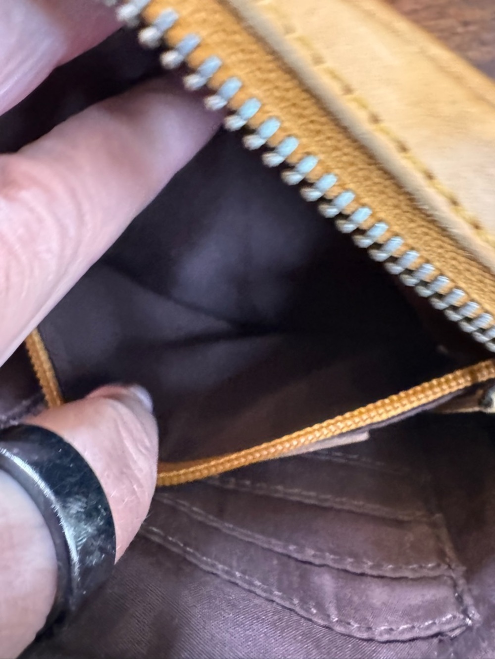 Vilencia Woven Leather  Round Crossbody Bag - Picture 13 of 16